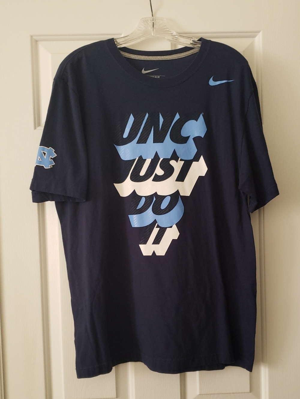 Nike Men’s Navy Blue UNC Graphic Short Sleeve Tee
